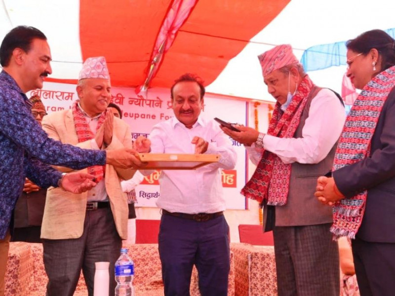 लुम्बिनीका  मुख्यमन्त्री पोखरेलद्वारा लीलाराम न्यौपाने आकस्मिक कक्षको उद्घाटन